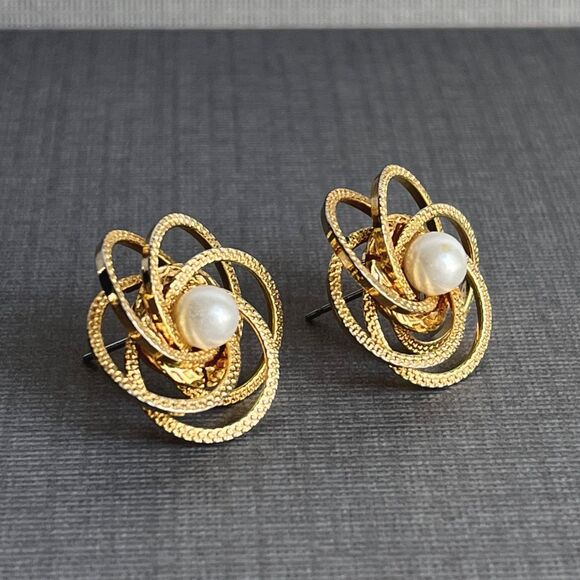 Vintage Imitation Pearl Knot Earrings Gold Tone Textured Flower Open Rings 7/8" - Picture 3 of 6